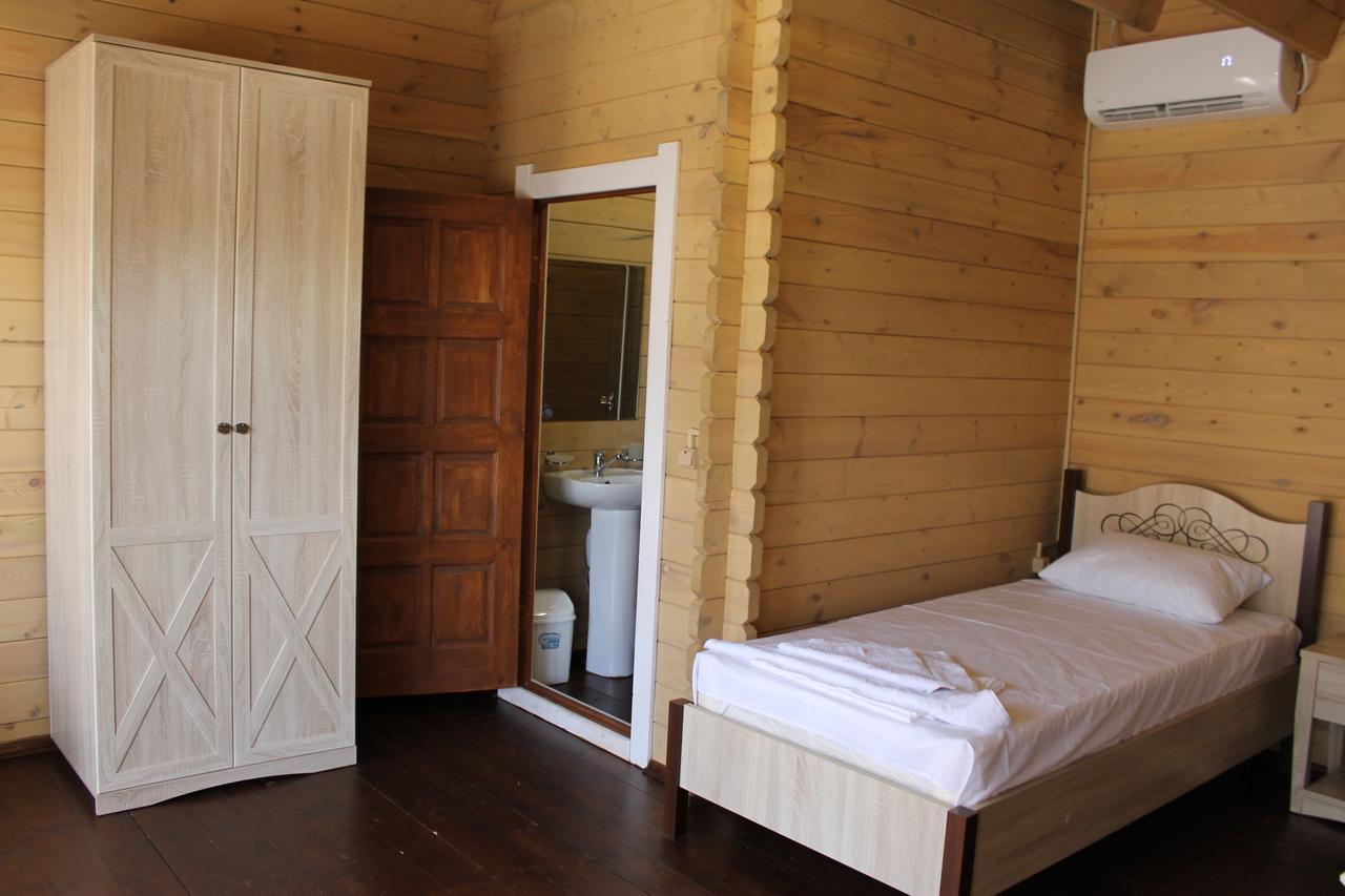 Gud House Hotell Gudauta Eksteriør bilde